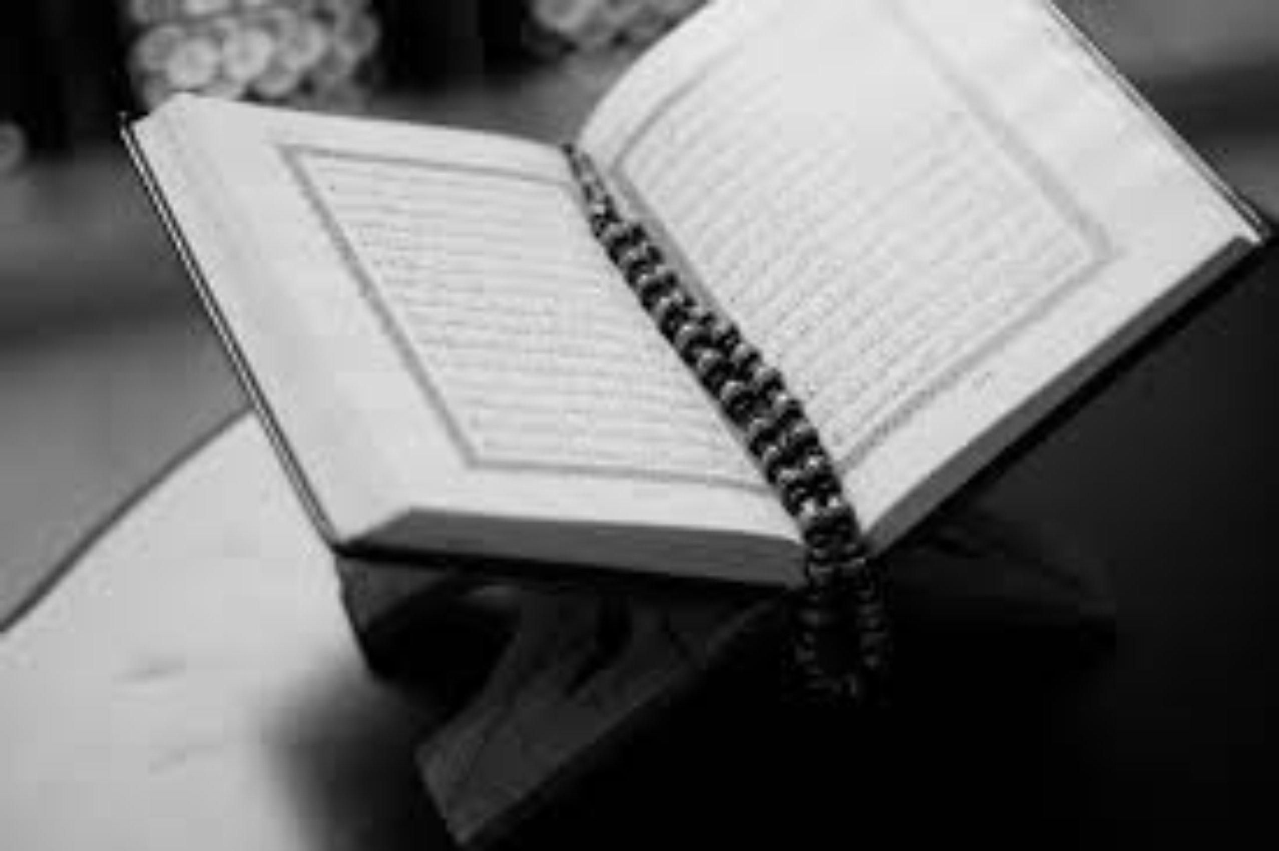 link between Arabic and Muslims