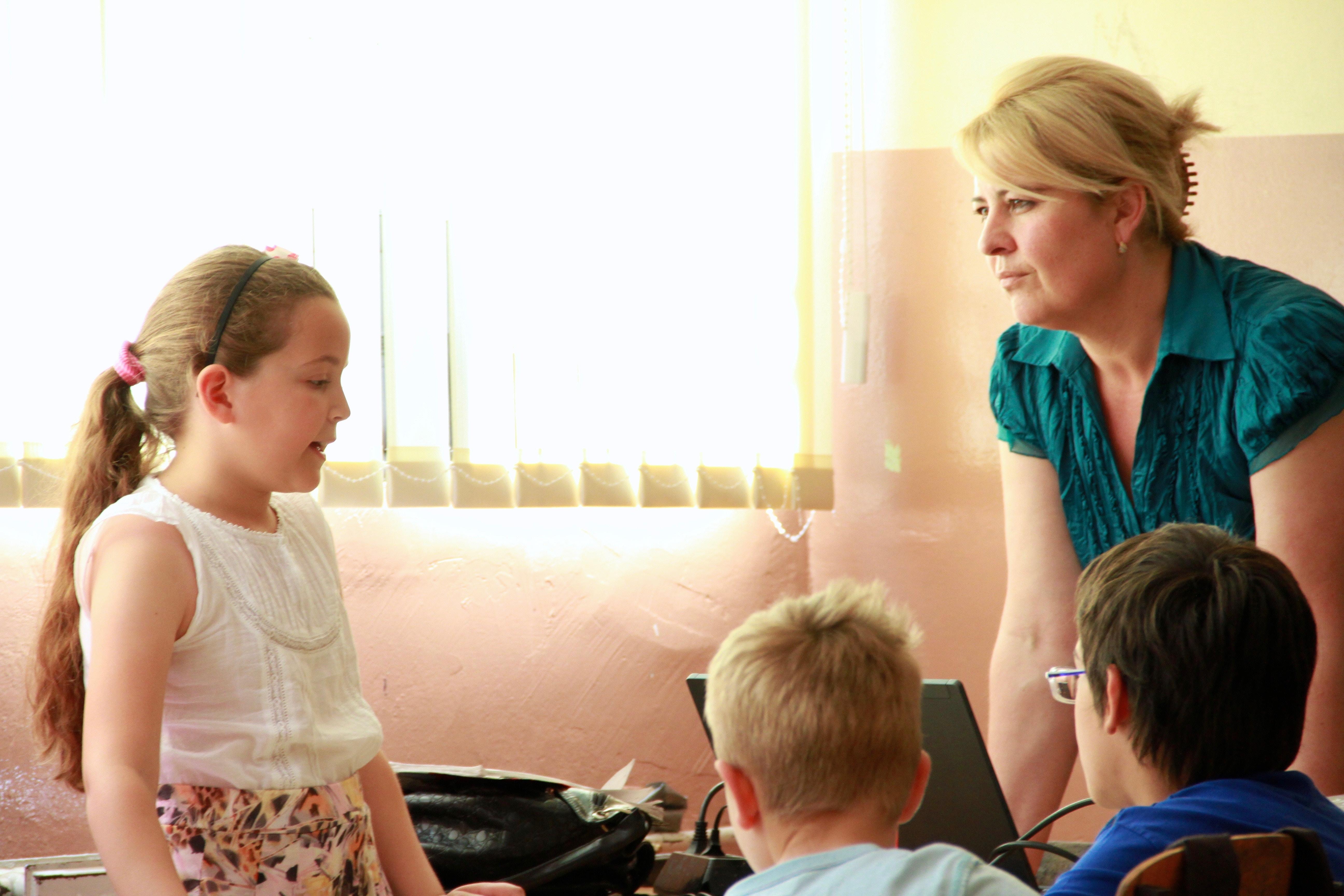 Adopt special methods to teach kids with dyslexia