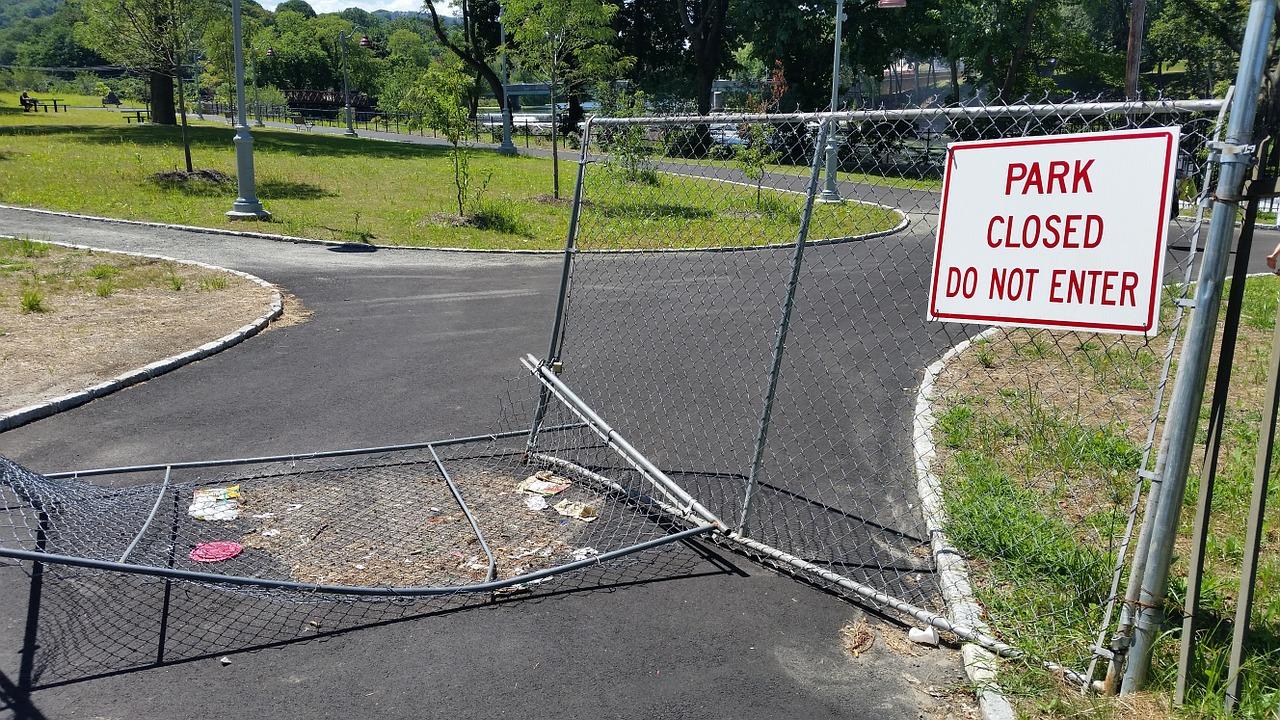 It's hard to make rules for English spelling that don't have a lot of exceptions