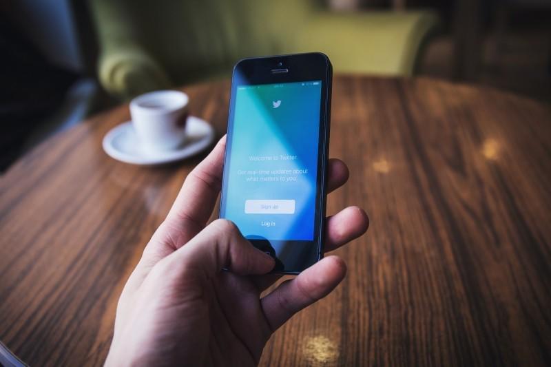 Short tweets can provide valuable lessons relating to the German language.