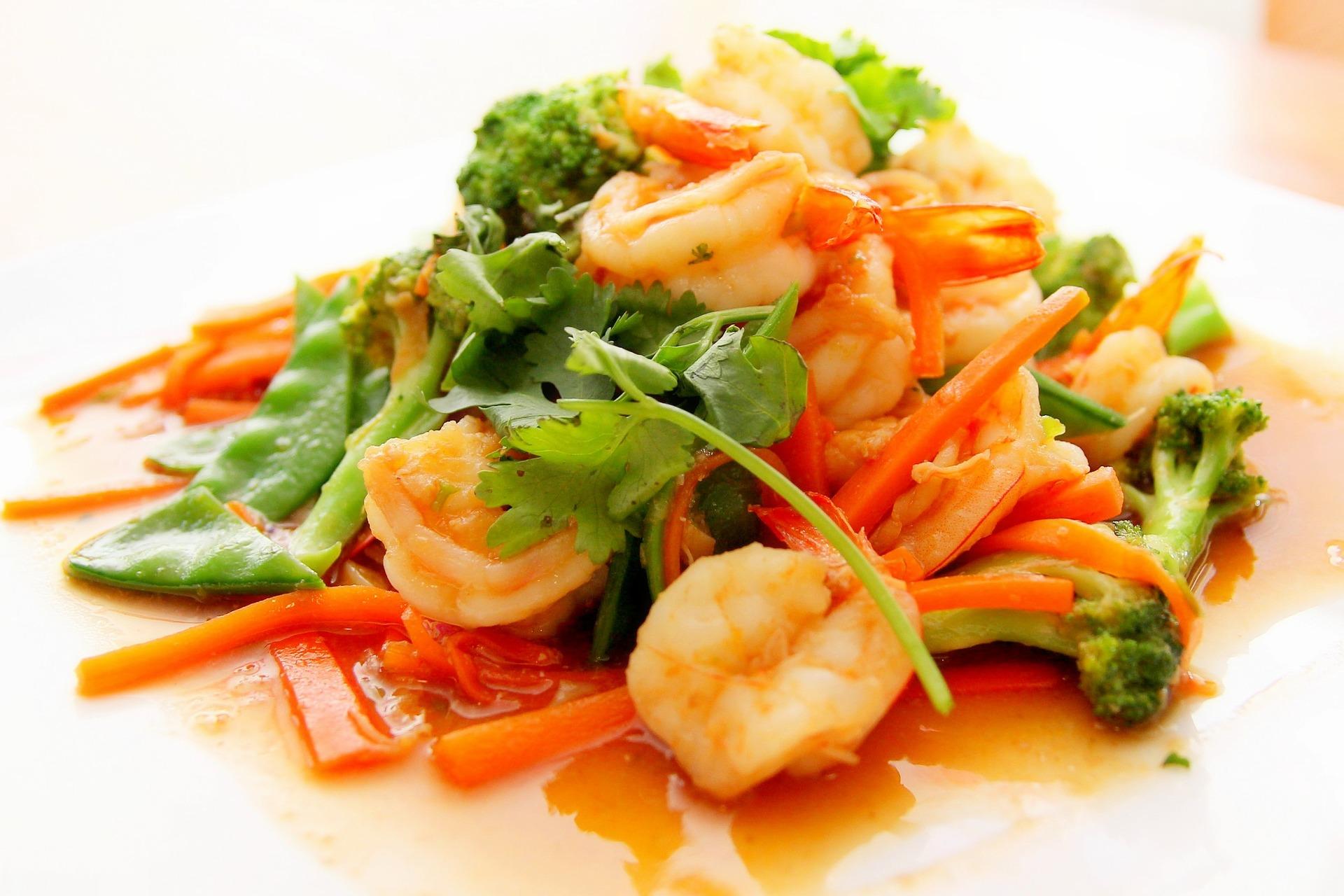 Rein in your hunger with this healthy prawn salad