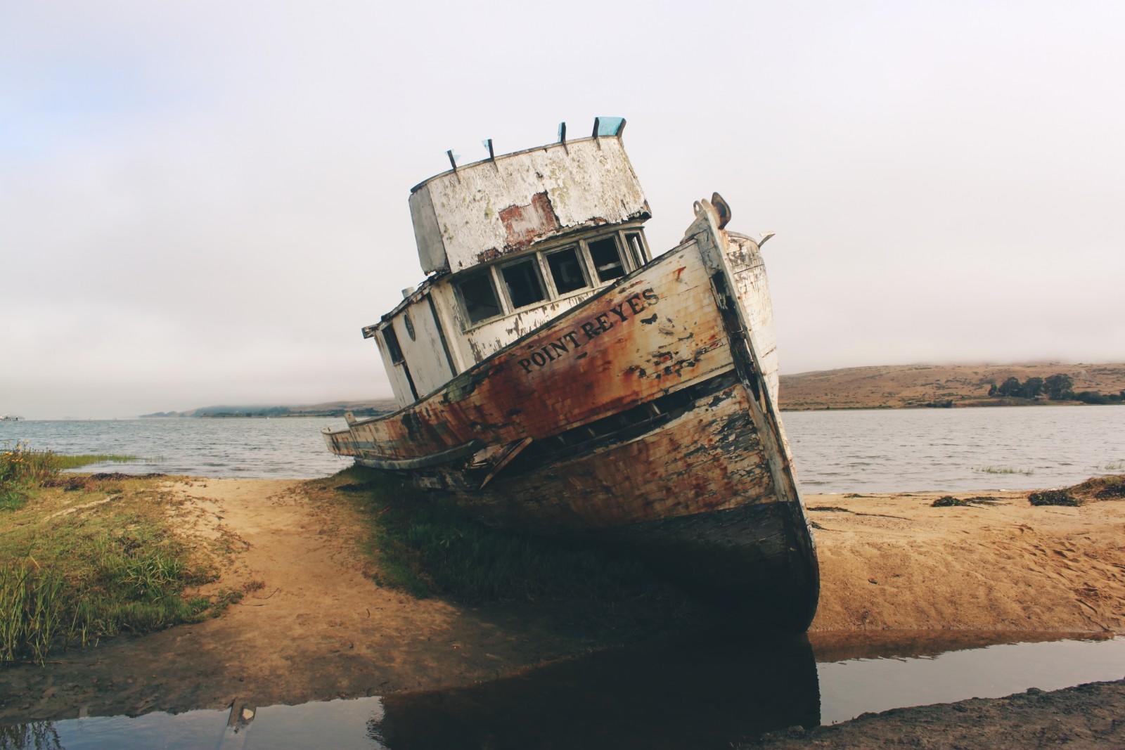 "Boot" mean "boat" in German.