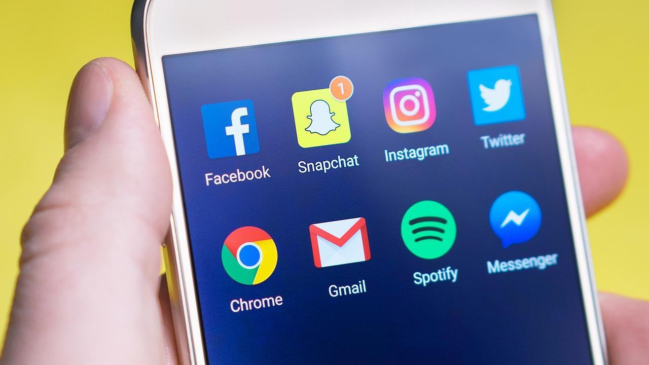 Make use of technology to reach out to native Italian speakers