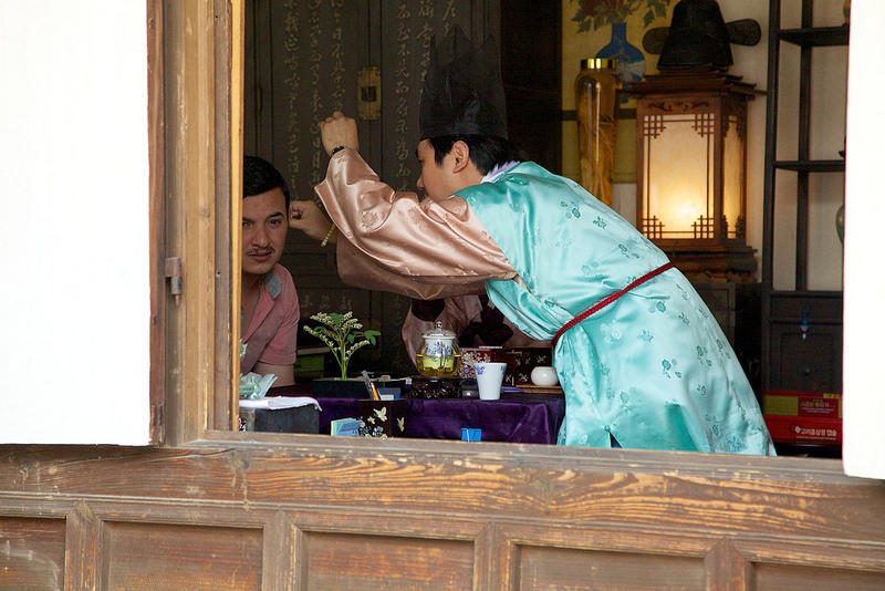Travel in China to learn Chinese and its alternative medicine