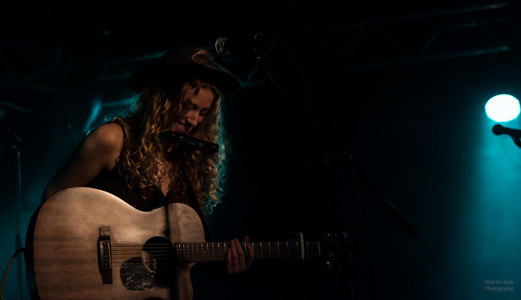 guitar-chick-instrument
