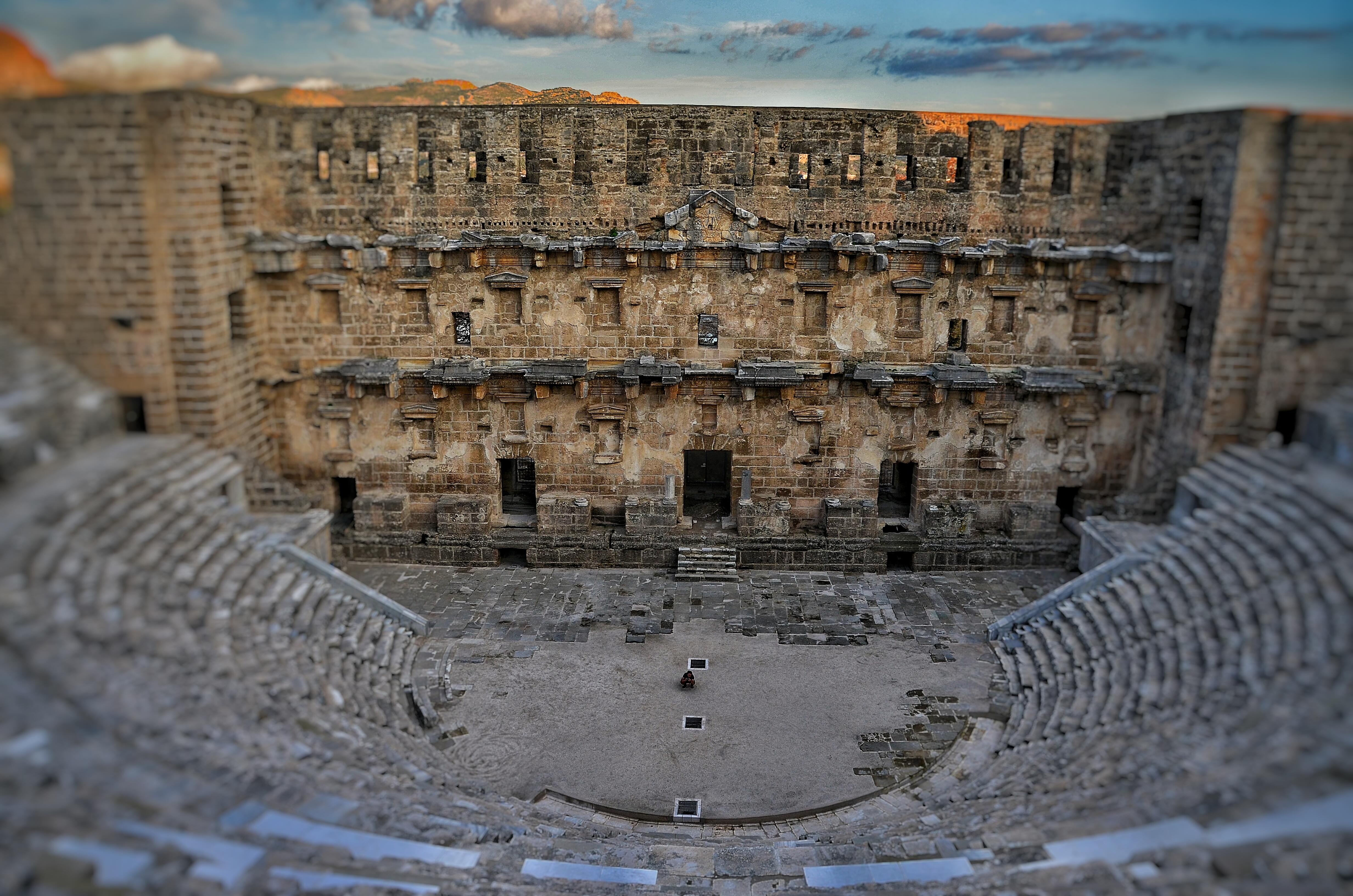 When exactly did Latin evolve into Italian?