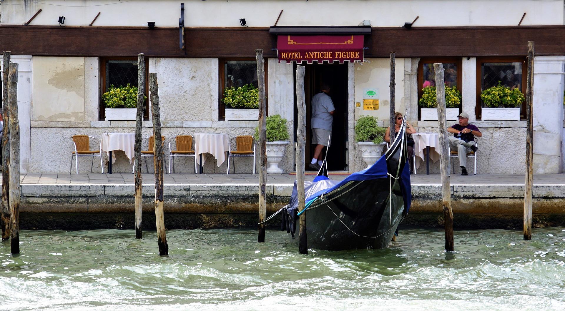 You could direct a gondolier to obscure Venetian cafés with your new language skills