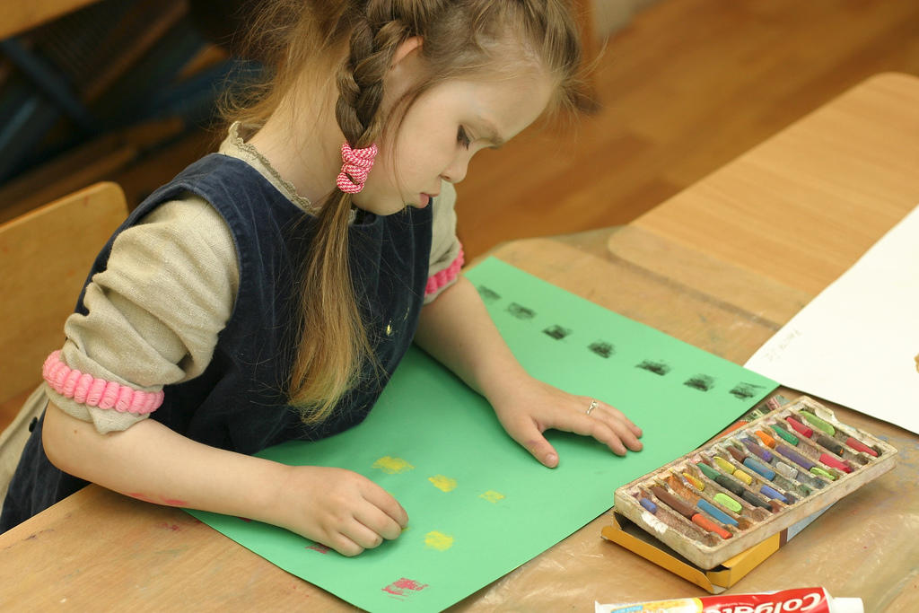 Learning Drwing at a young age is beneficial.