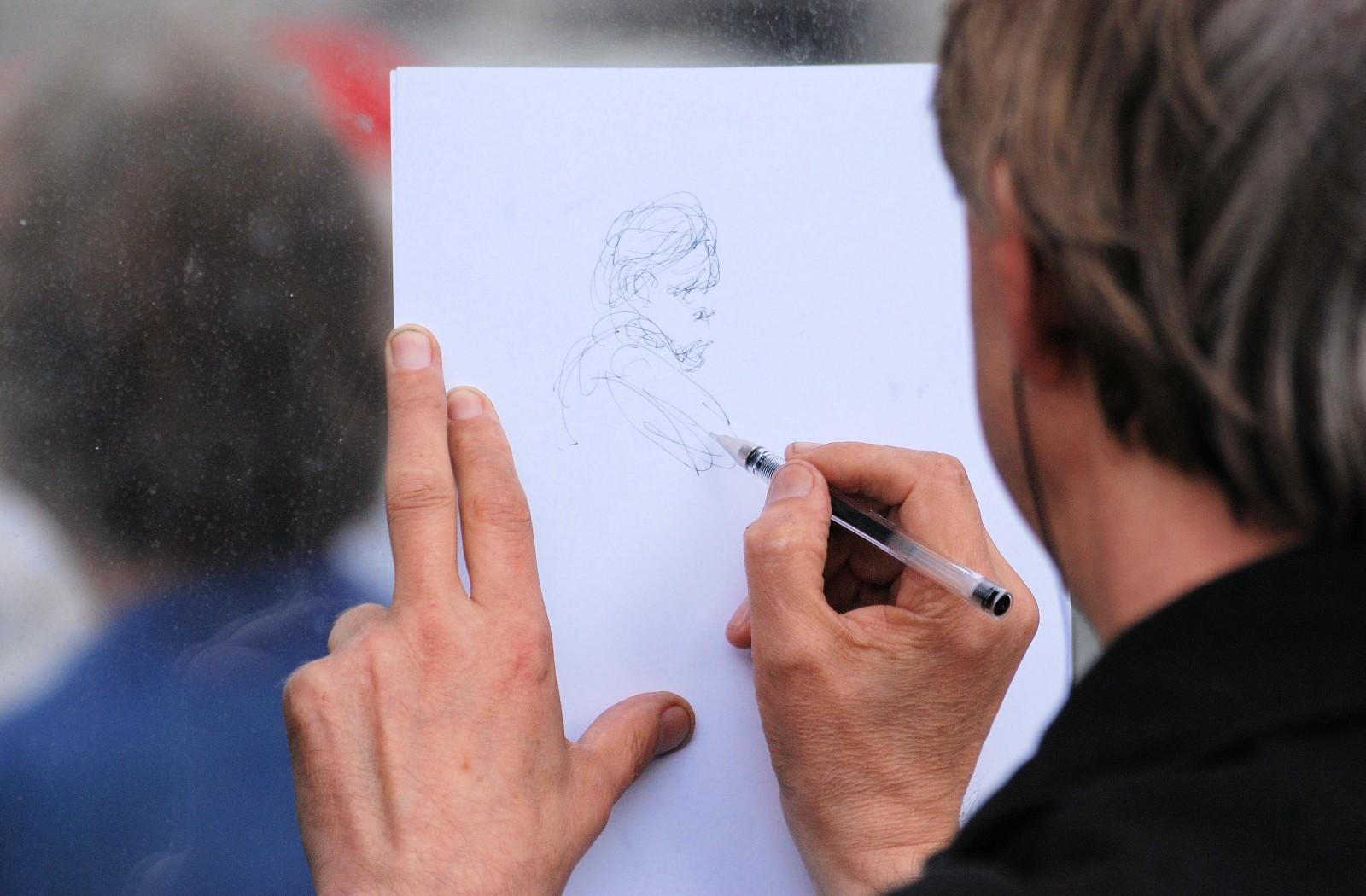 Give private drawing lessons