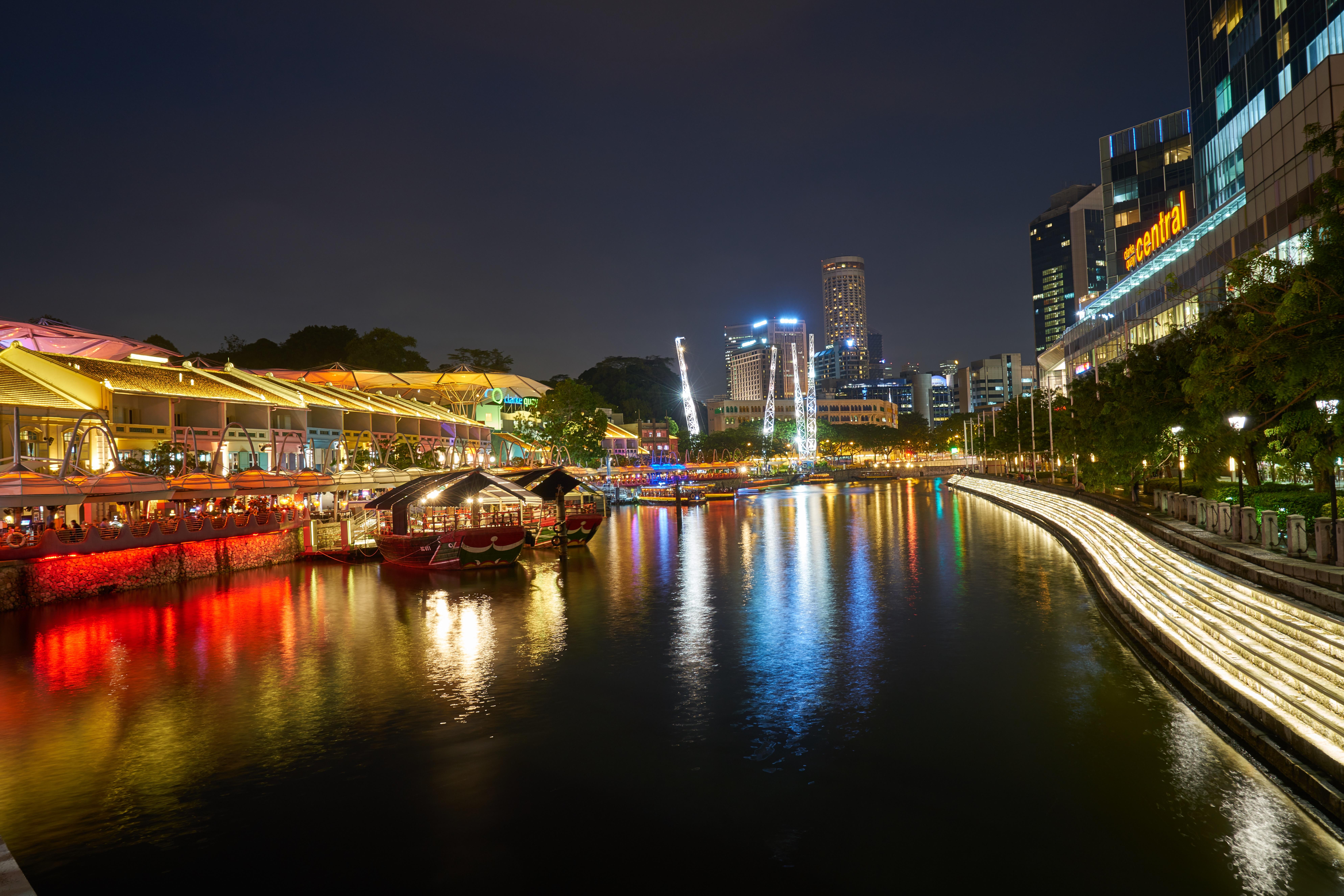 What are the official languages of Singapore?