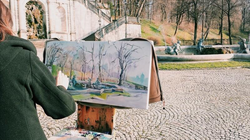 Learn painting techniques in a private class