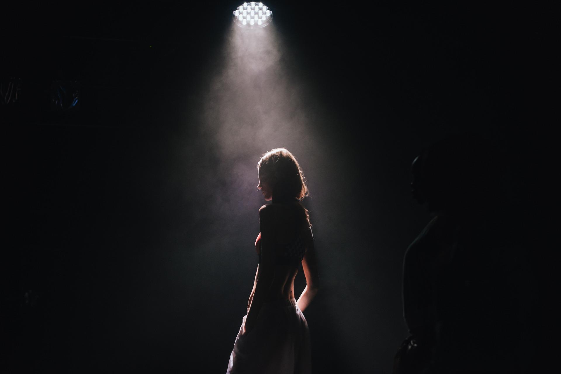 No need to fear the spotlight: gain confidence through singing lessons