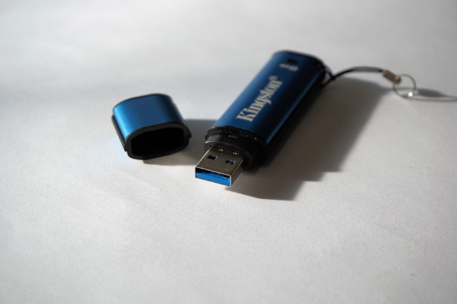 USB sticks can propagate viruses.