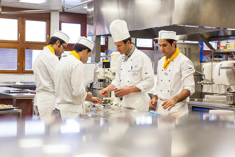 Find out what to expect from your cooking lessons in terms of structure.