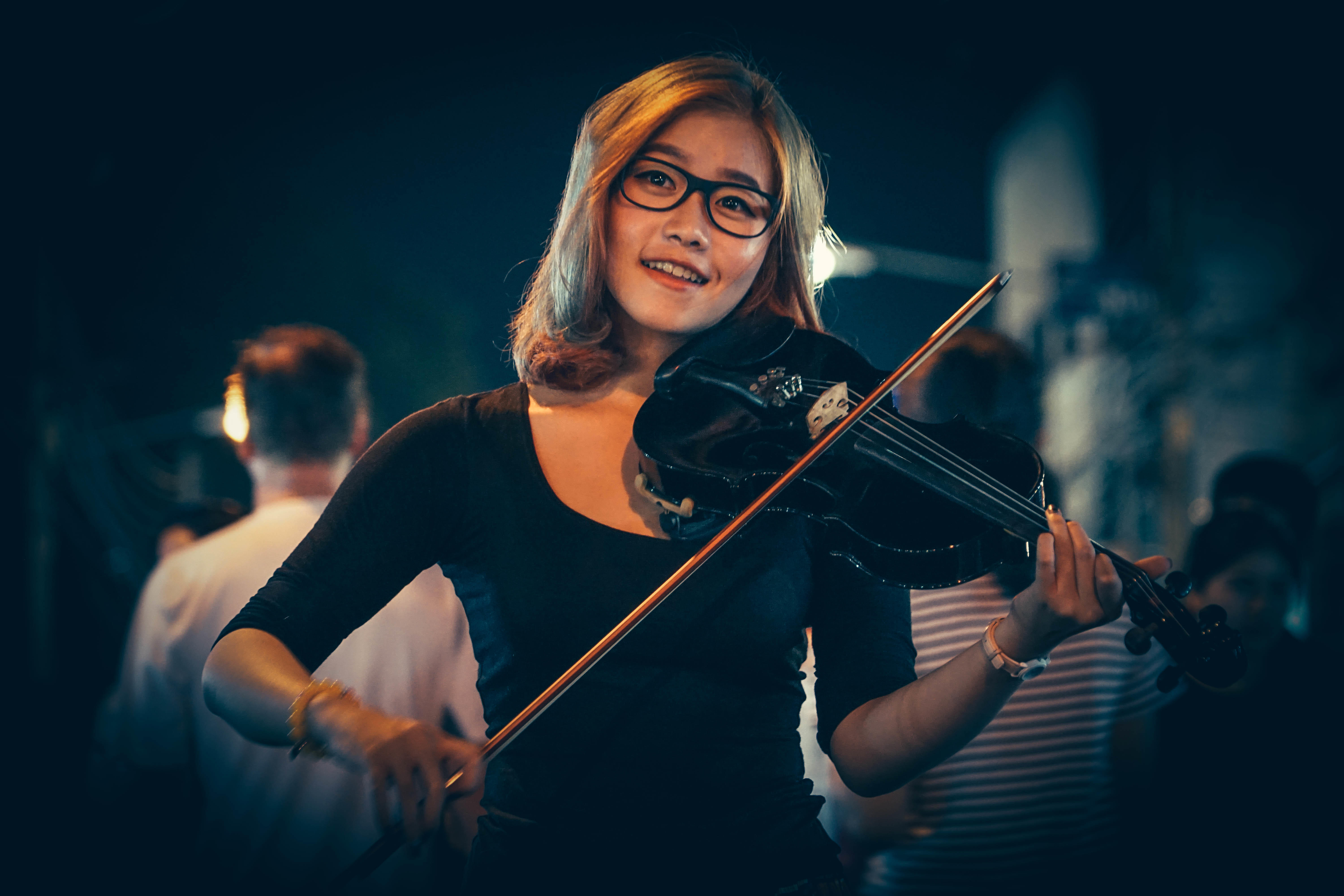 What are the best ways to play the violin?