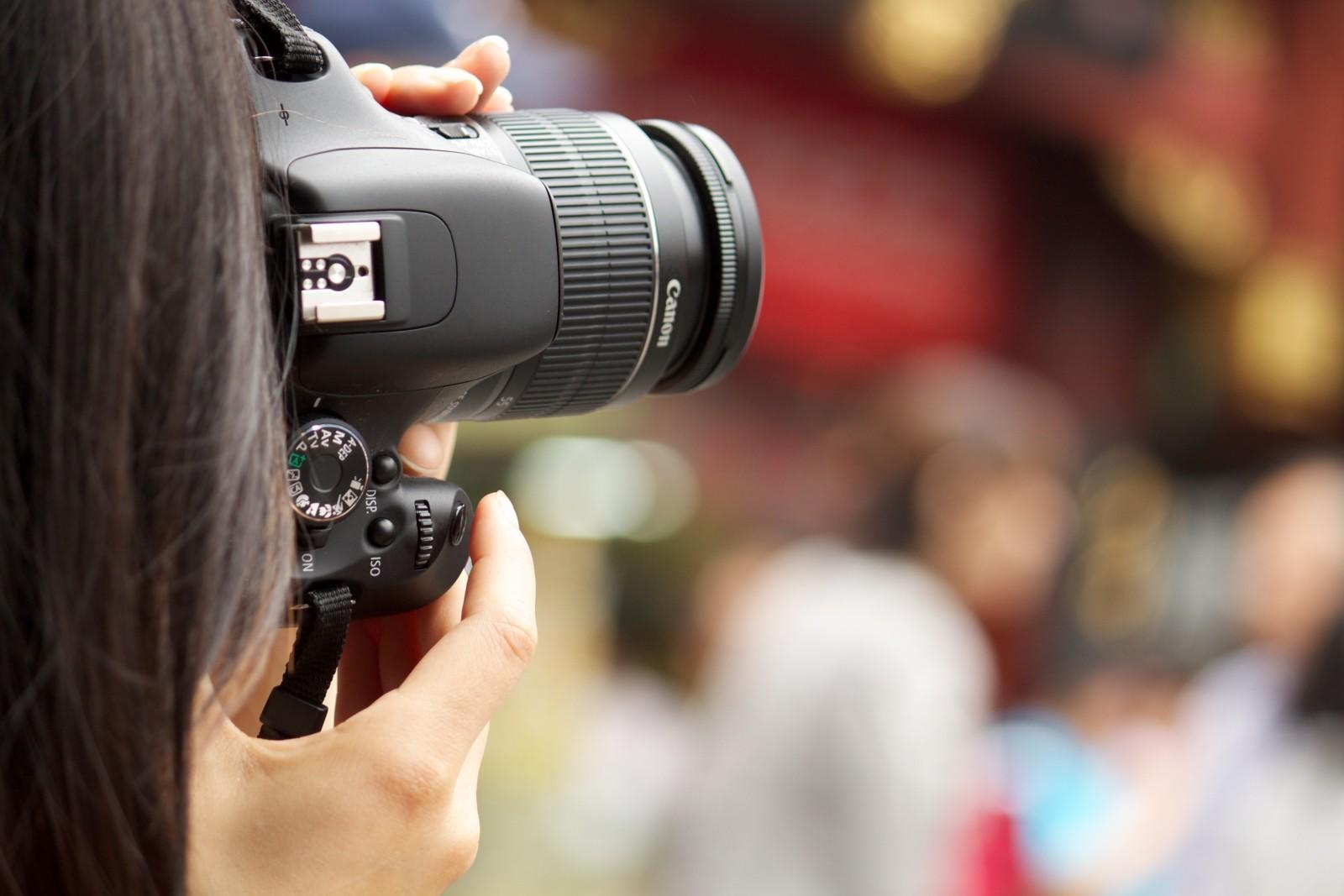 Being taught by a professional in the field of photography will help you