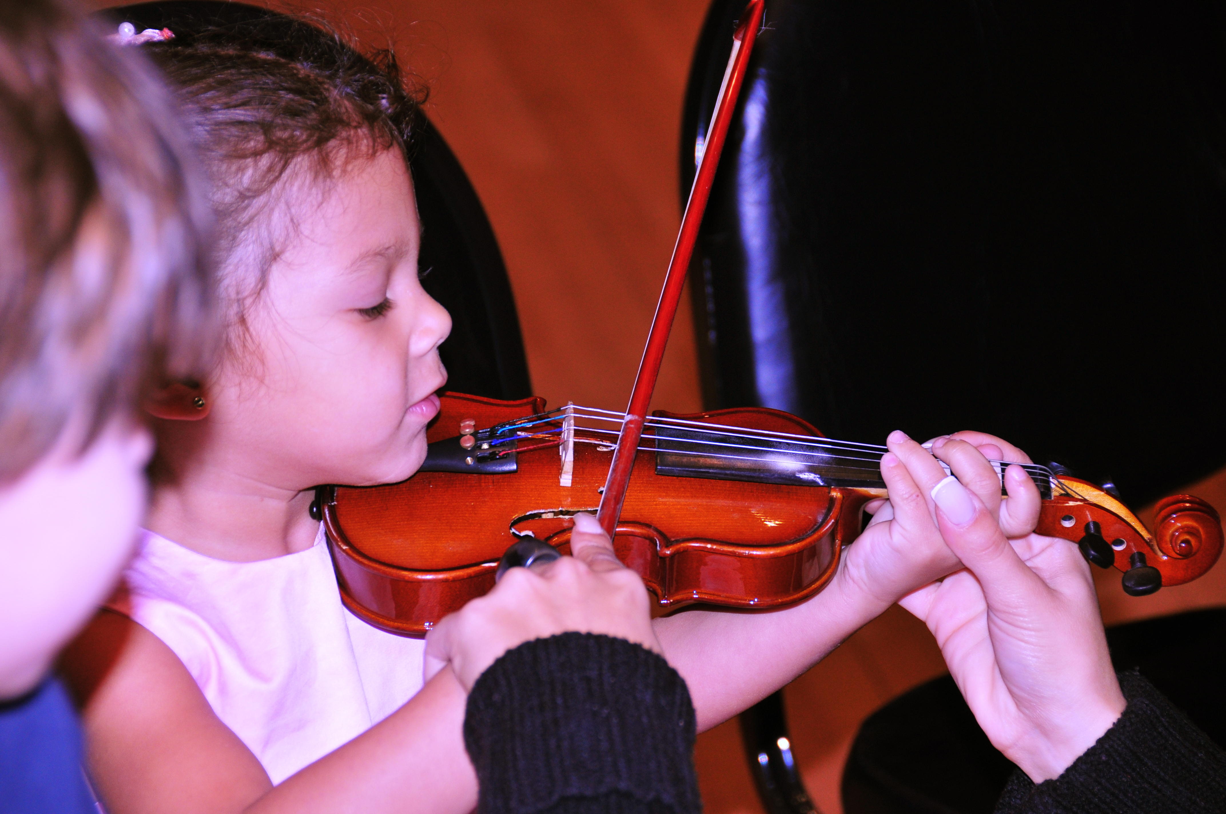 At what age should children learn the violin?