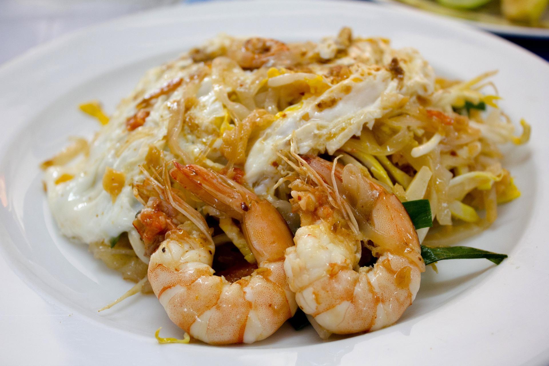 How do you prepare pad Thai?