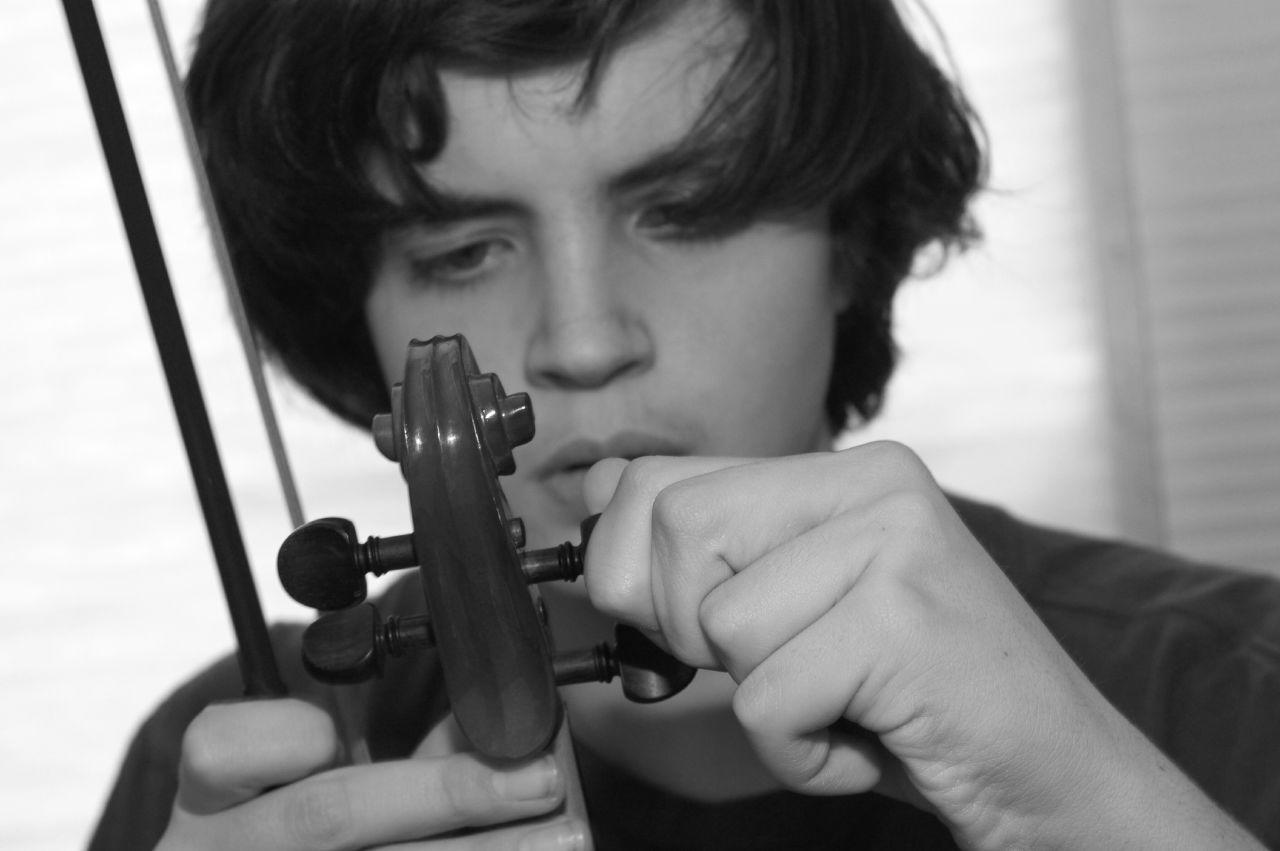 tune your violin using downloadable tuning apps