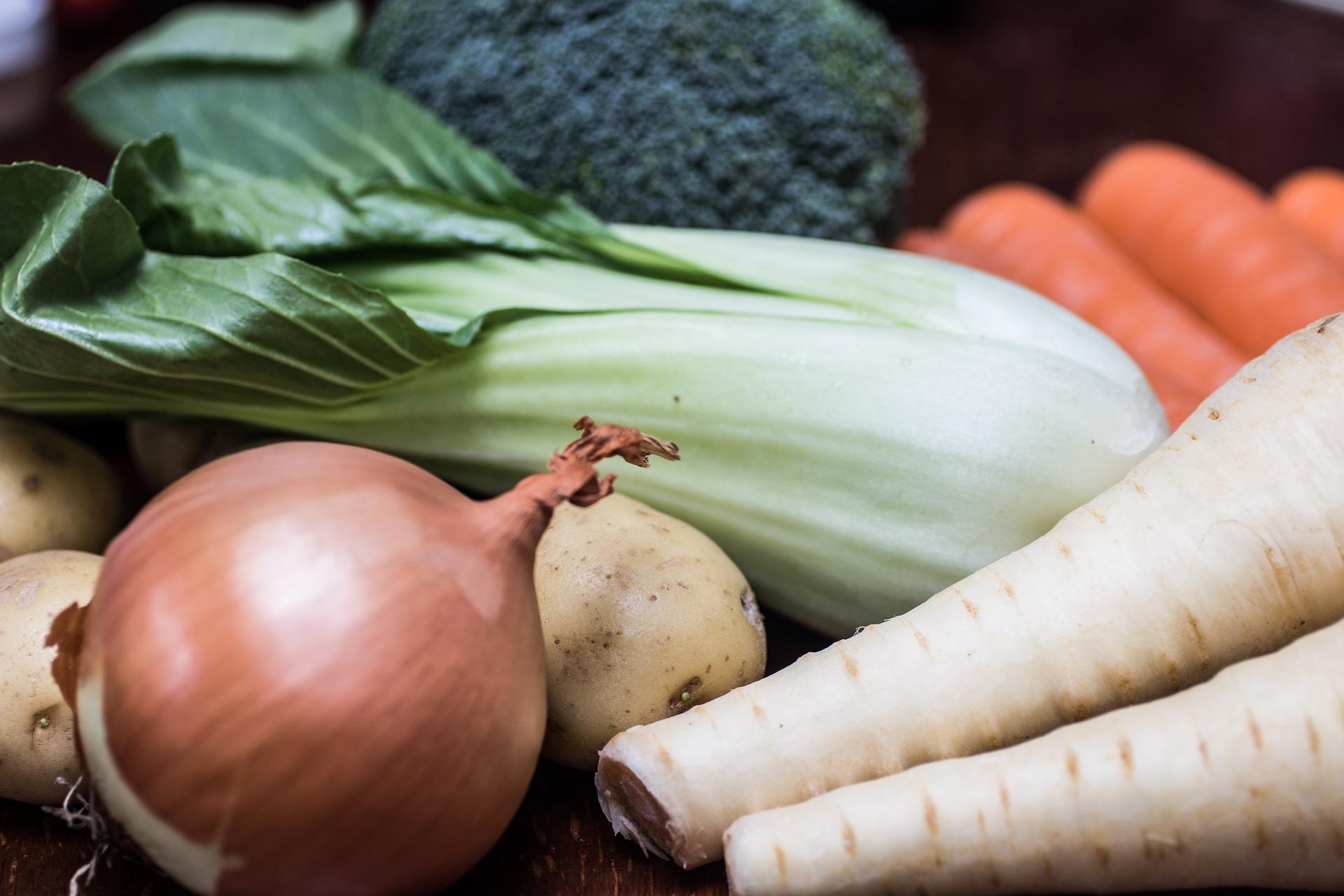 How do you correctly cut vegetables?