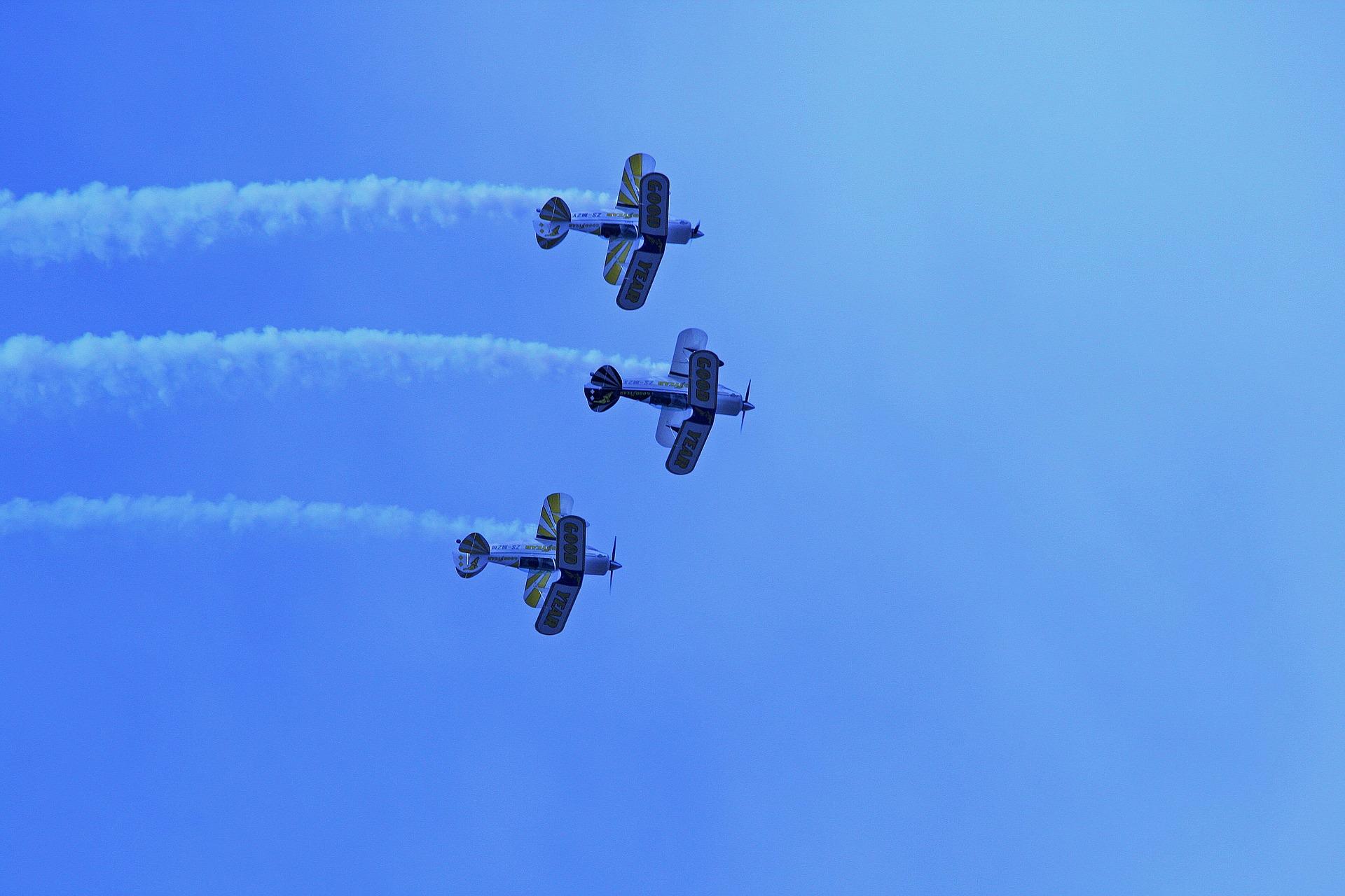 French grammar is as precise as a flying acrobatic team