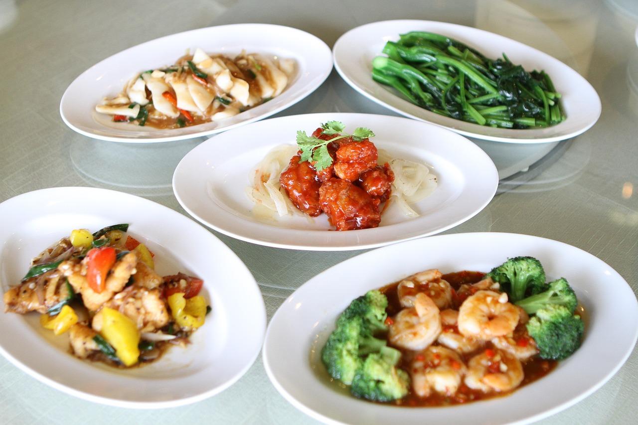 5 dishes of delious Chinese food.