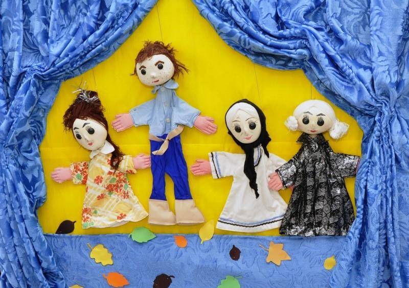 Stdents tend to engage with visual activities more than reading from books.