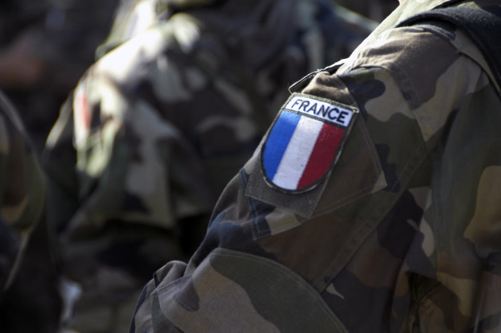 Career soldiers have to give up other nationalities.