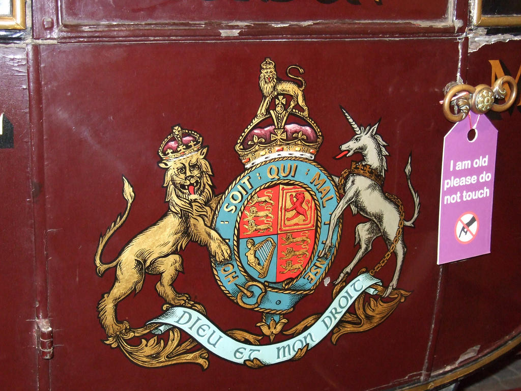 The English Royal Coat of Arms