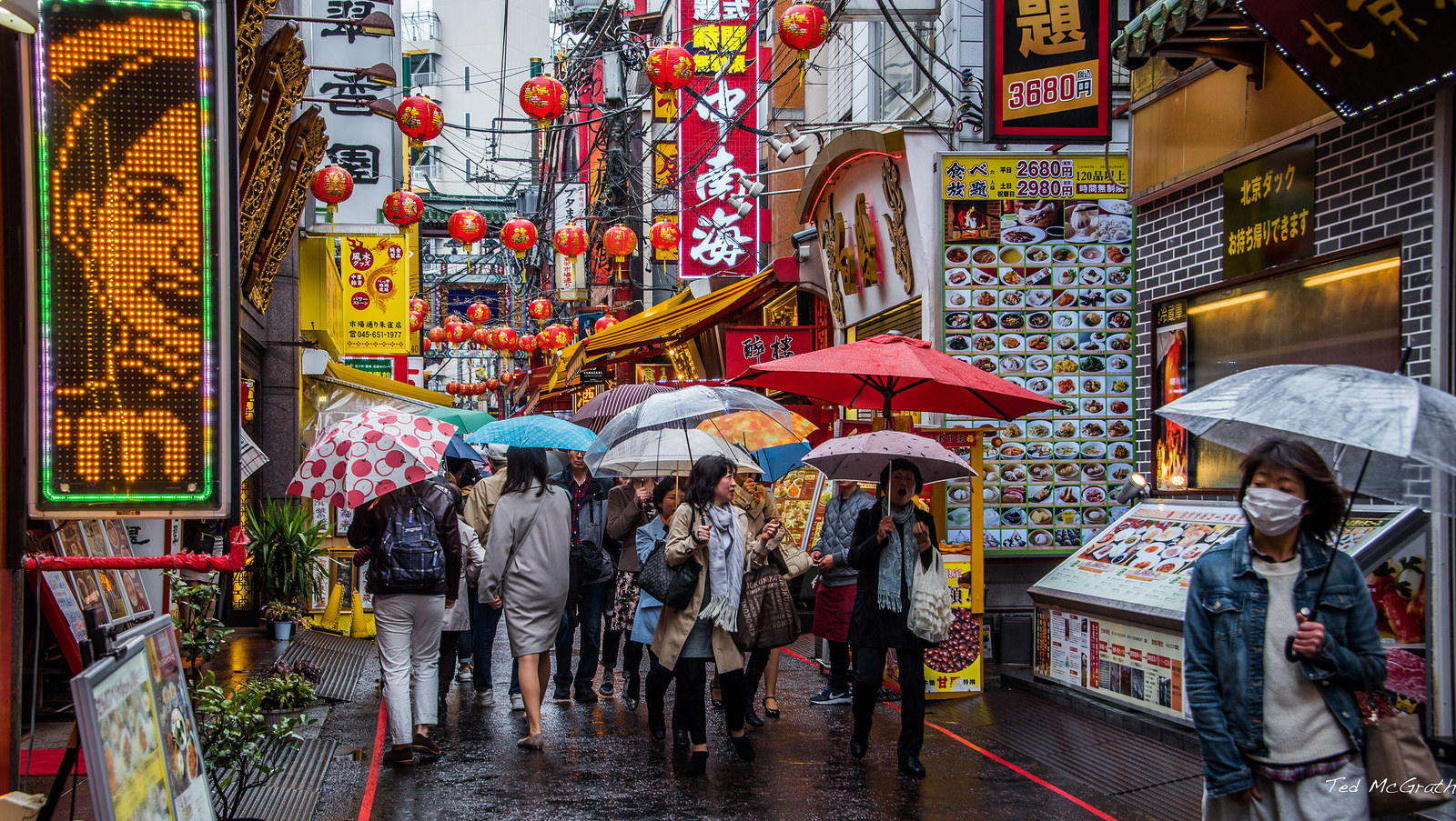 Yokohama's Chinatown under the rain.
