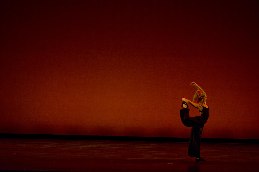 Unleash your creativity with contemporary dance classes.