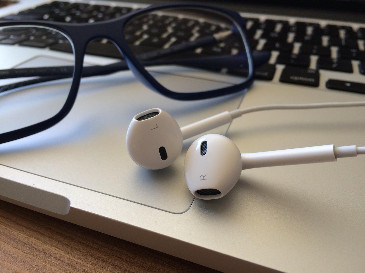 Glasses, headphones and a laptop. The tools you need to take up an online economics course.