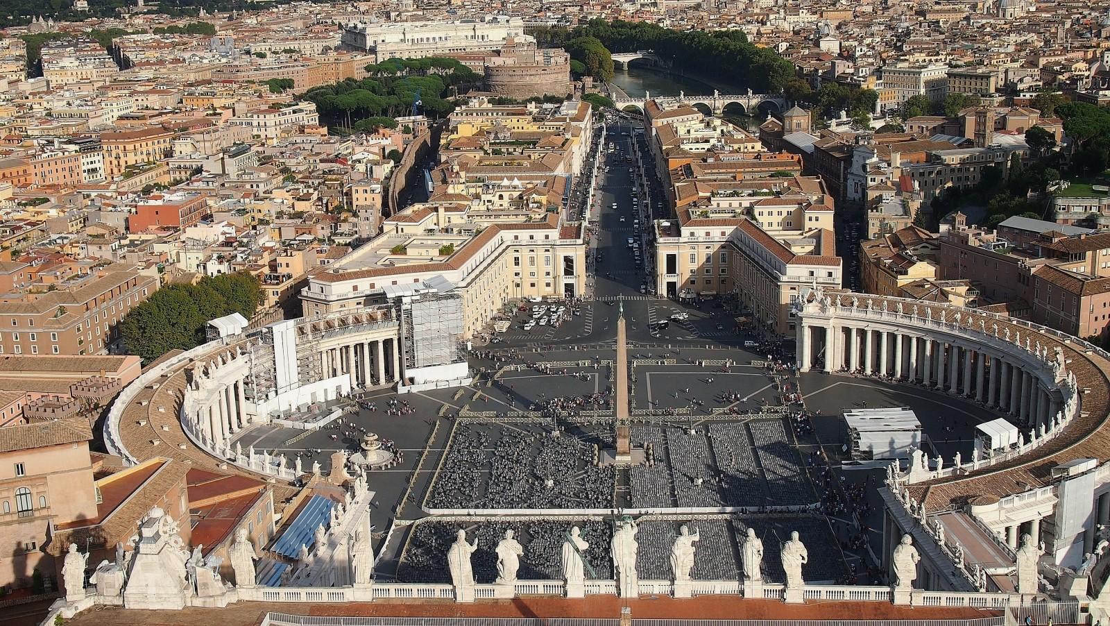 The plaza San Pietro in the Vatican