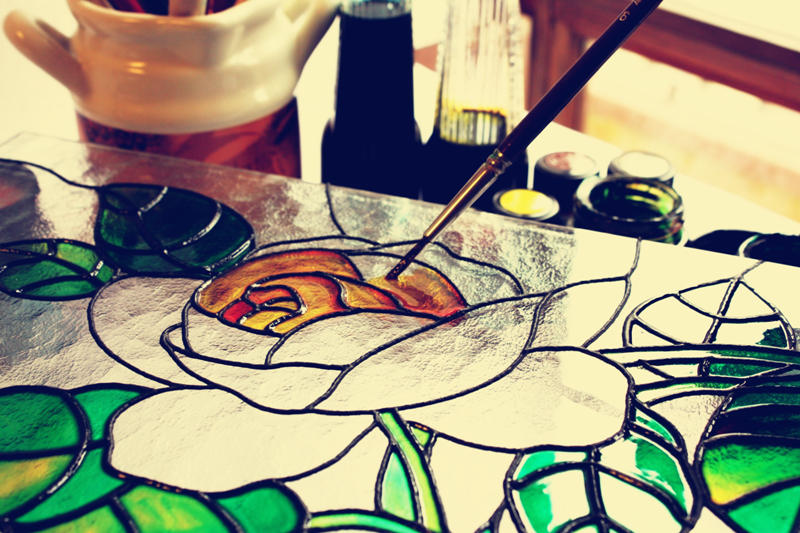 Painting associations offer cheap painting classes.