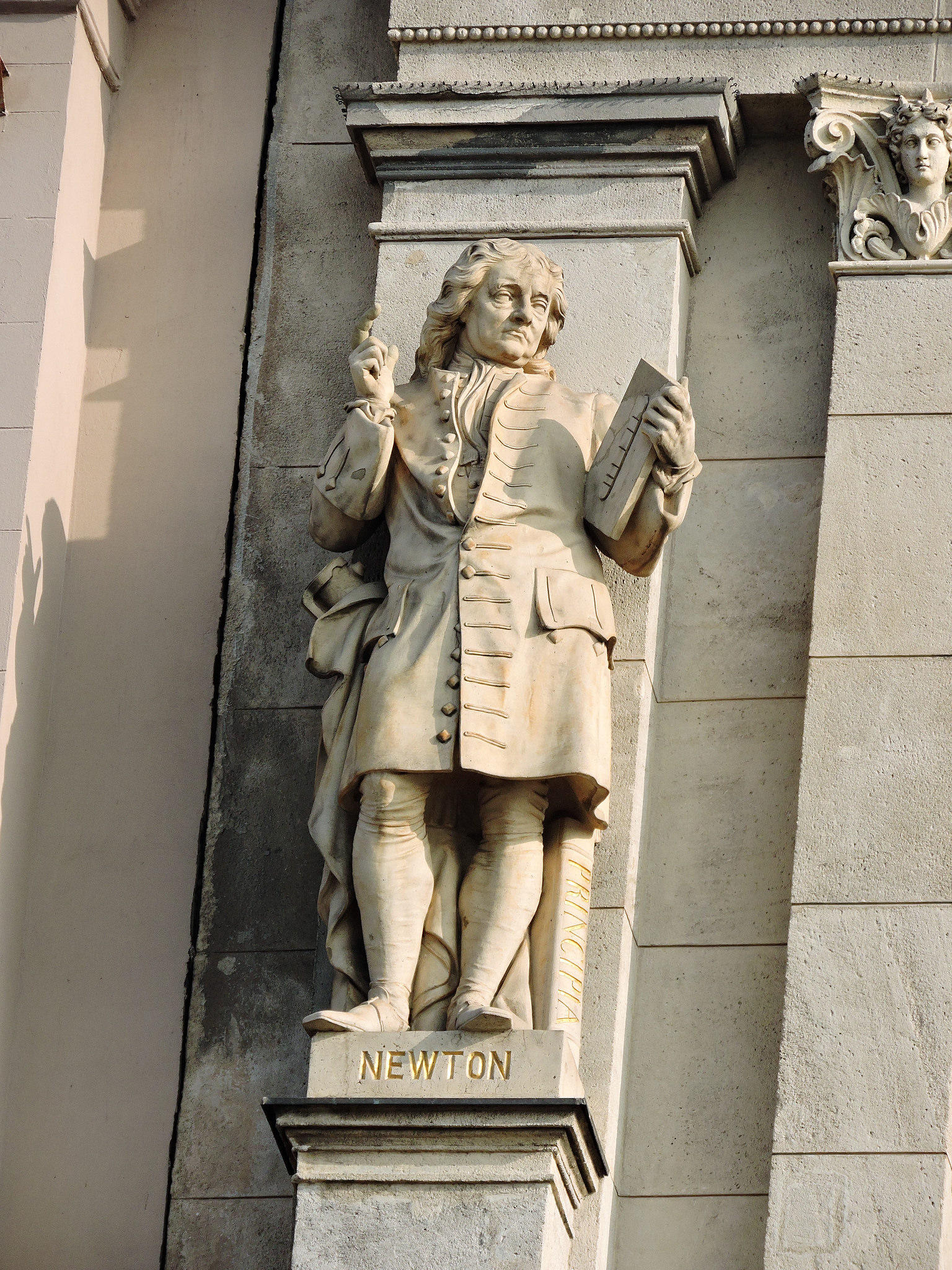 Isaac Newton's statue.