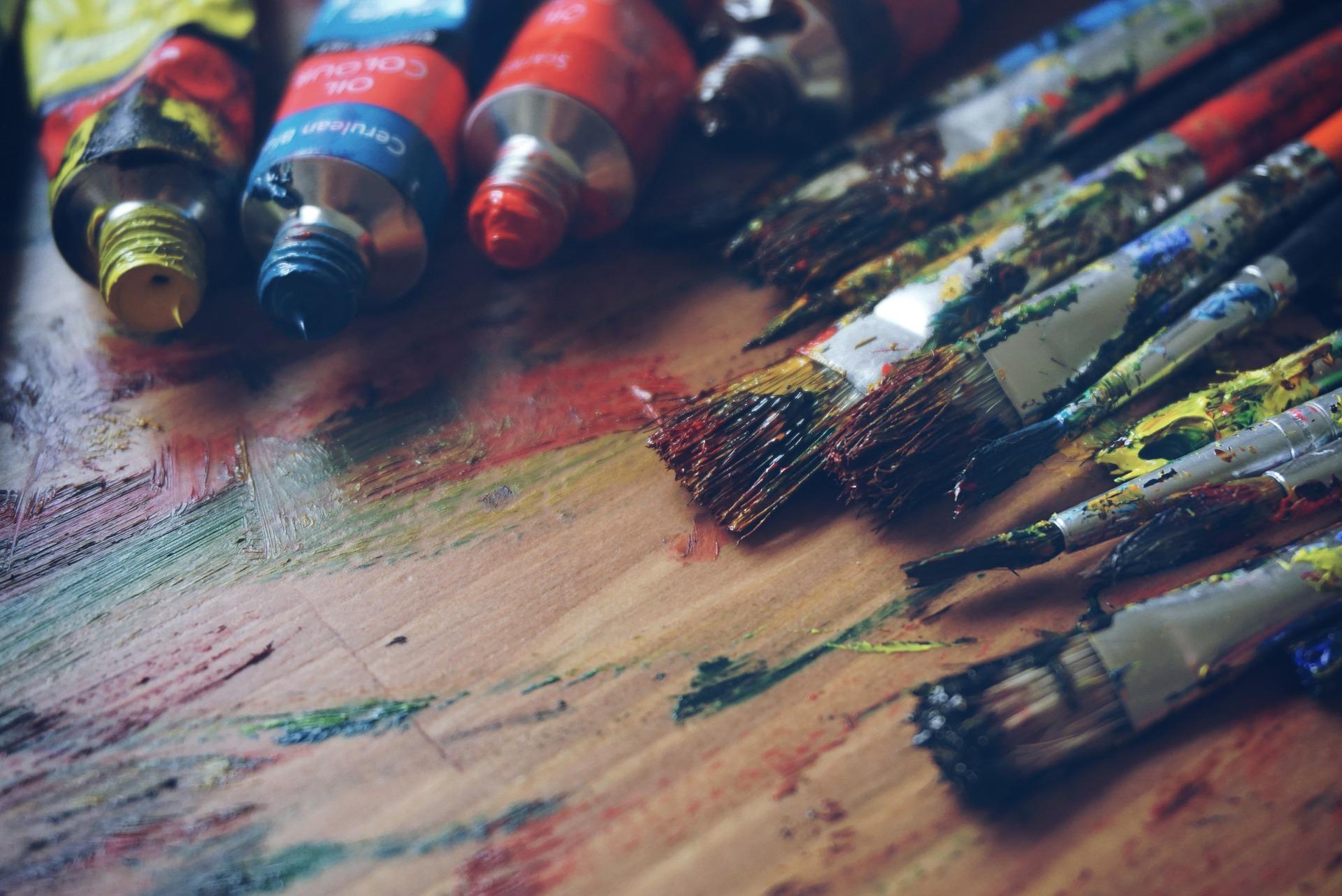 How do you paint with oil paints?