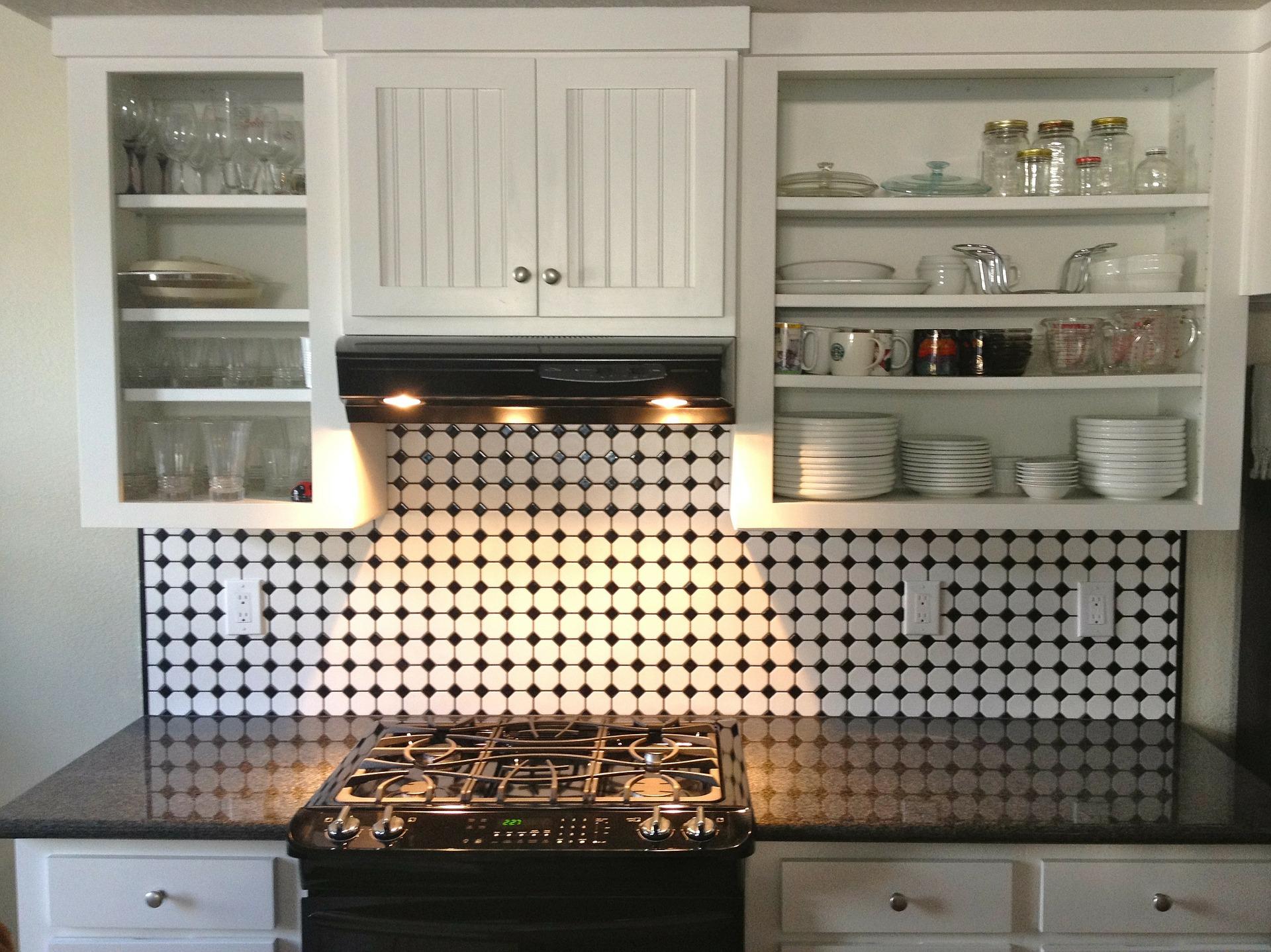 How much does it cost to equip a kitchen?