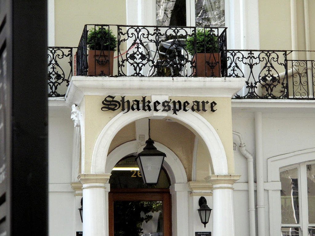 Much like other literature of the time, Shakespeare adhered to strict rules about the rhythm of his lines.
