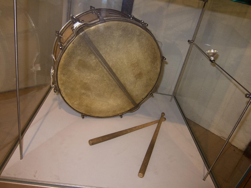 Snares are along the bottom skin.