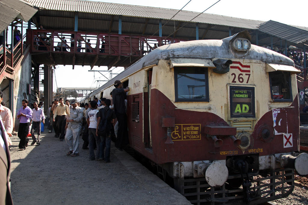 Learn the Hindi word for train.