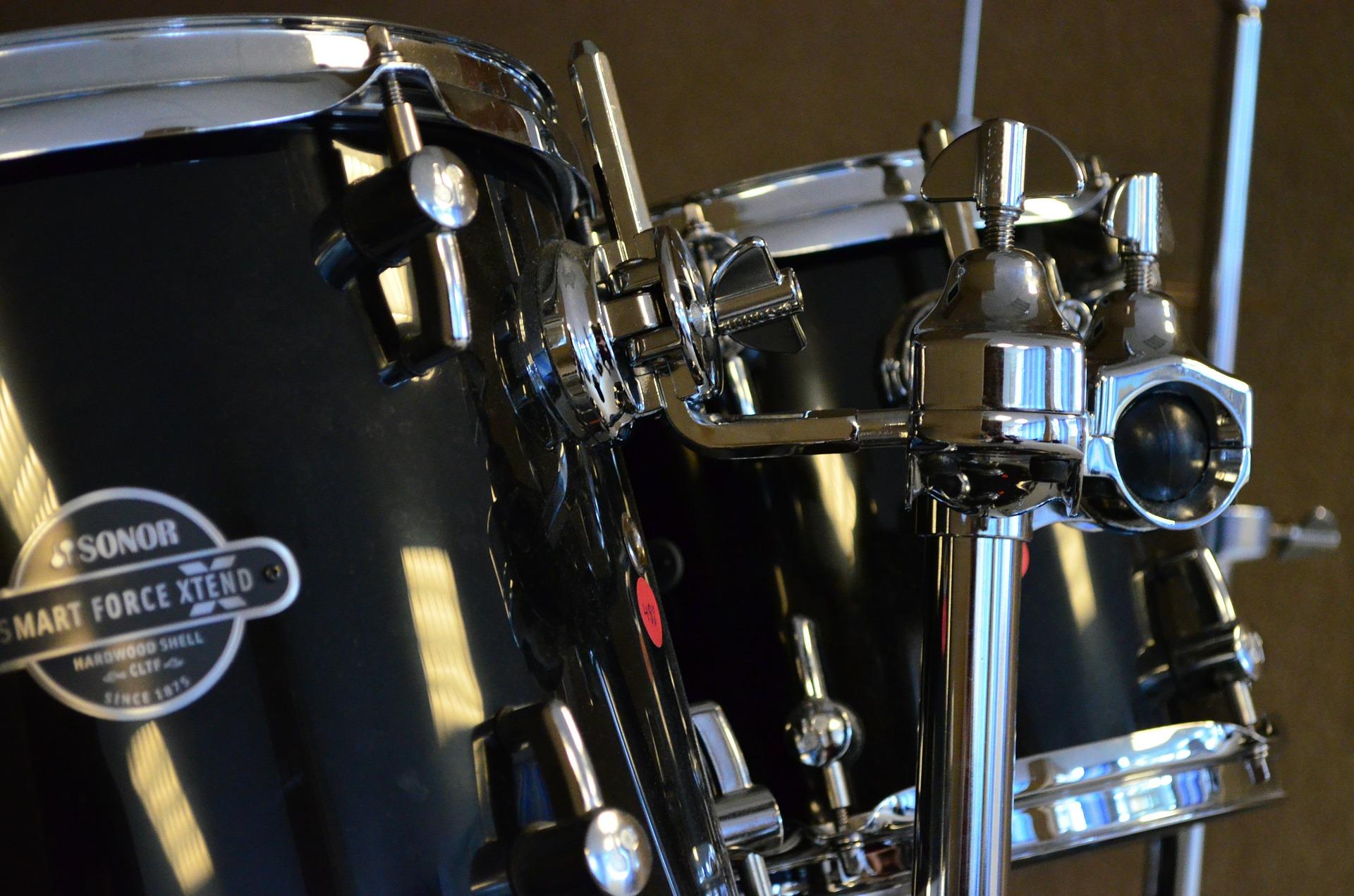 How do you play rock drums?