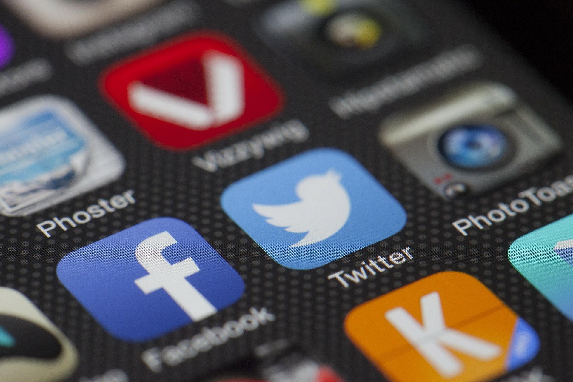 Which are the best social networks for finding piano tutors?