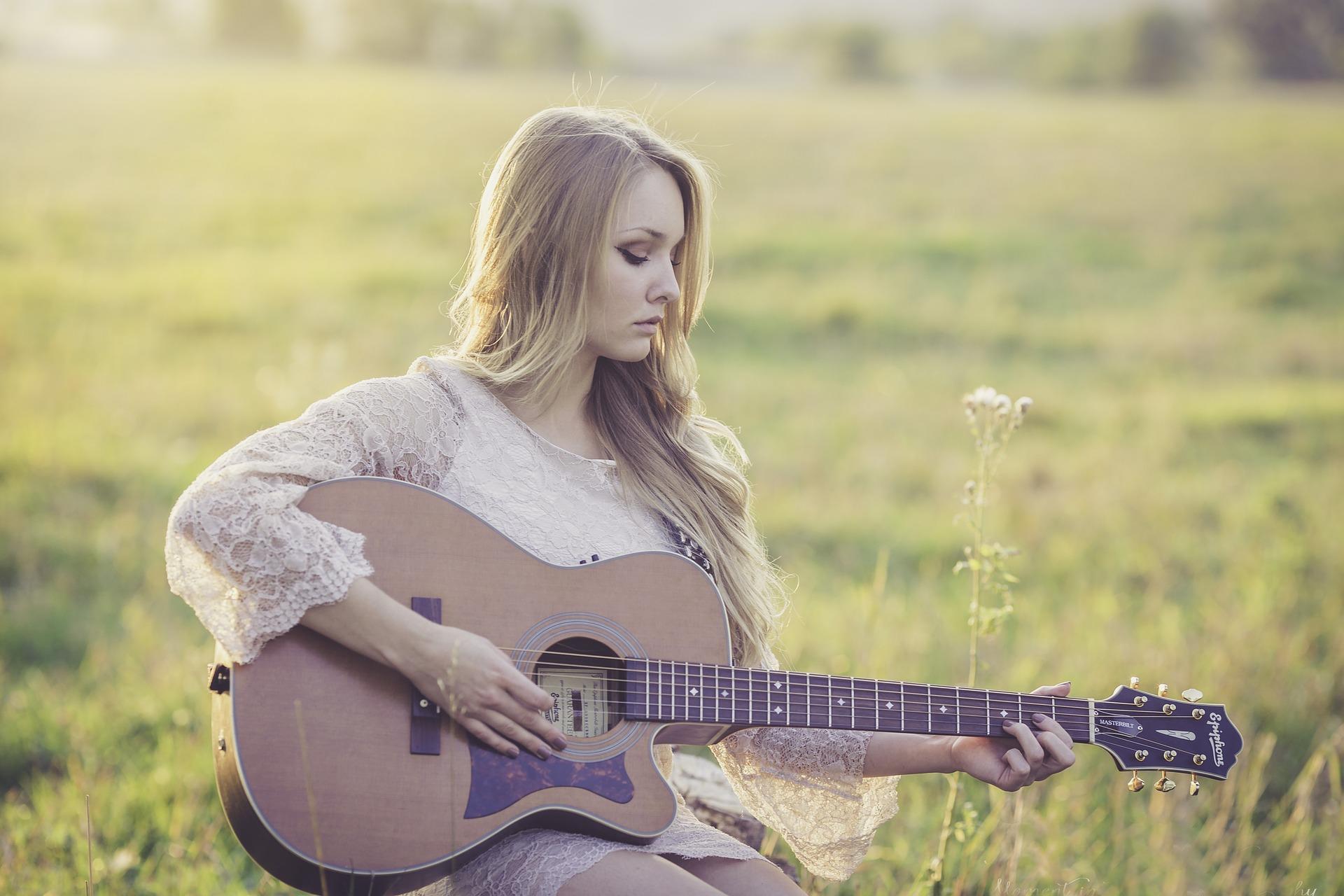 Which are the best smartphone apps for learning guitar?