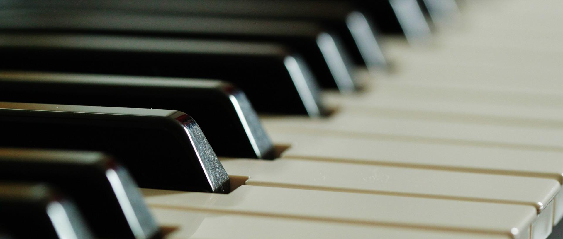 Can you get group piano tutorials?