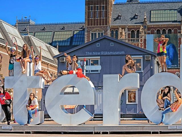 happy people all over Holland