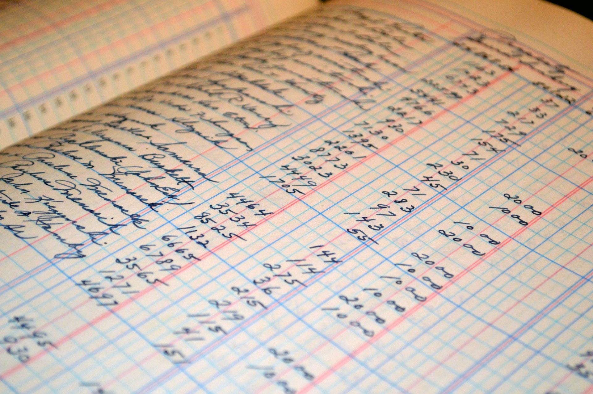 How can you become an accountant?