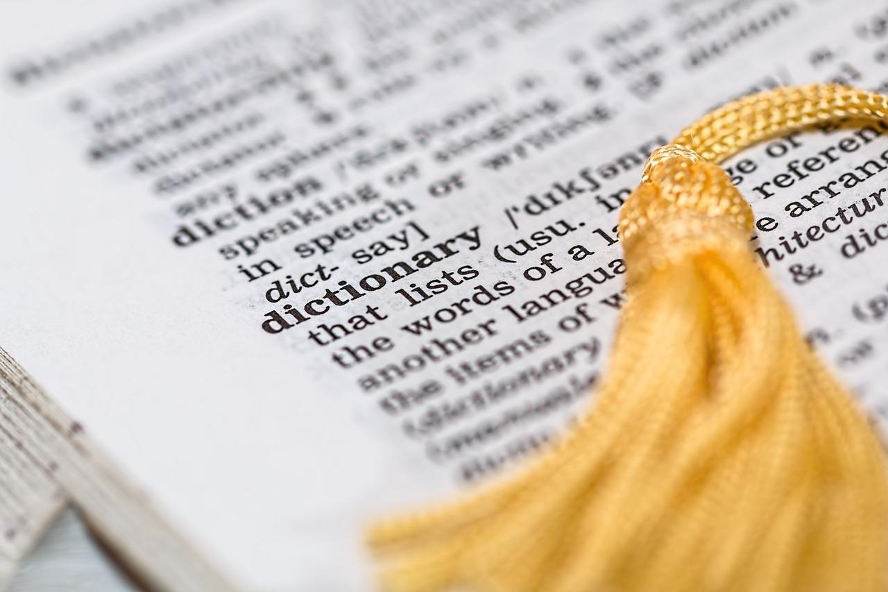 An image of a dictionary definition of the word "dictionary." Learning new words can help you speak Portuguese.
