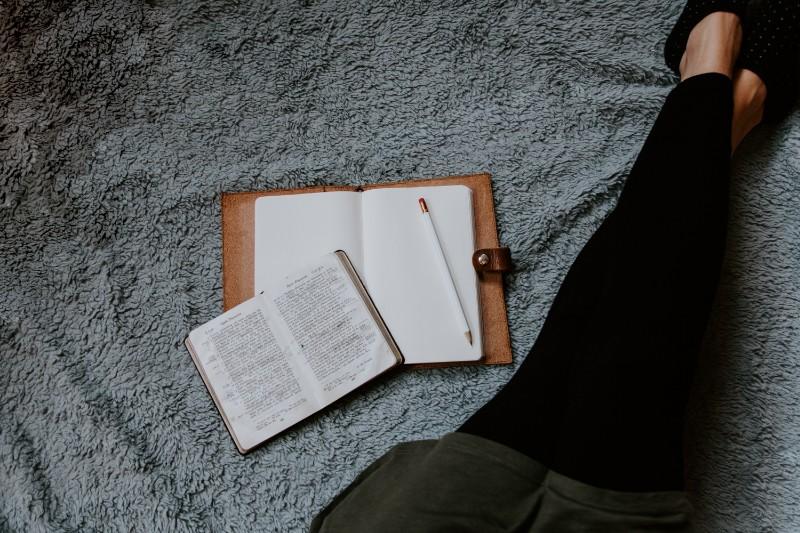 Reading is a great way to learn Dutch