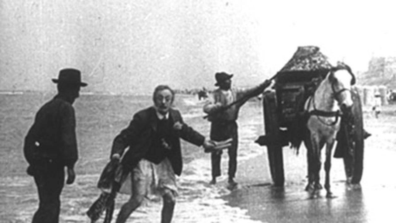 Black and white silent Dutch movie.