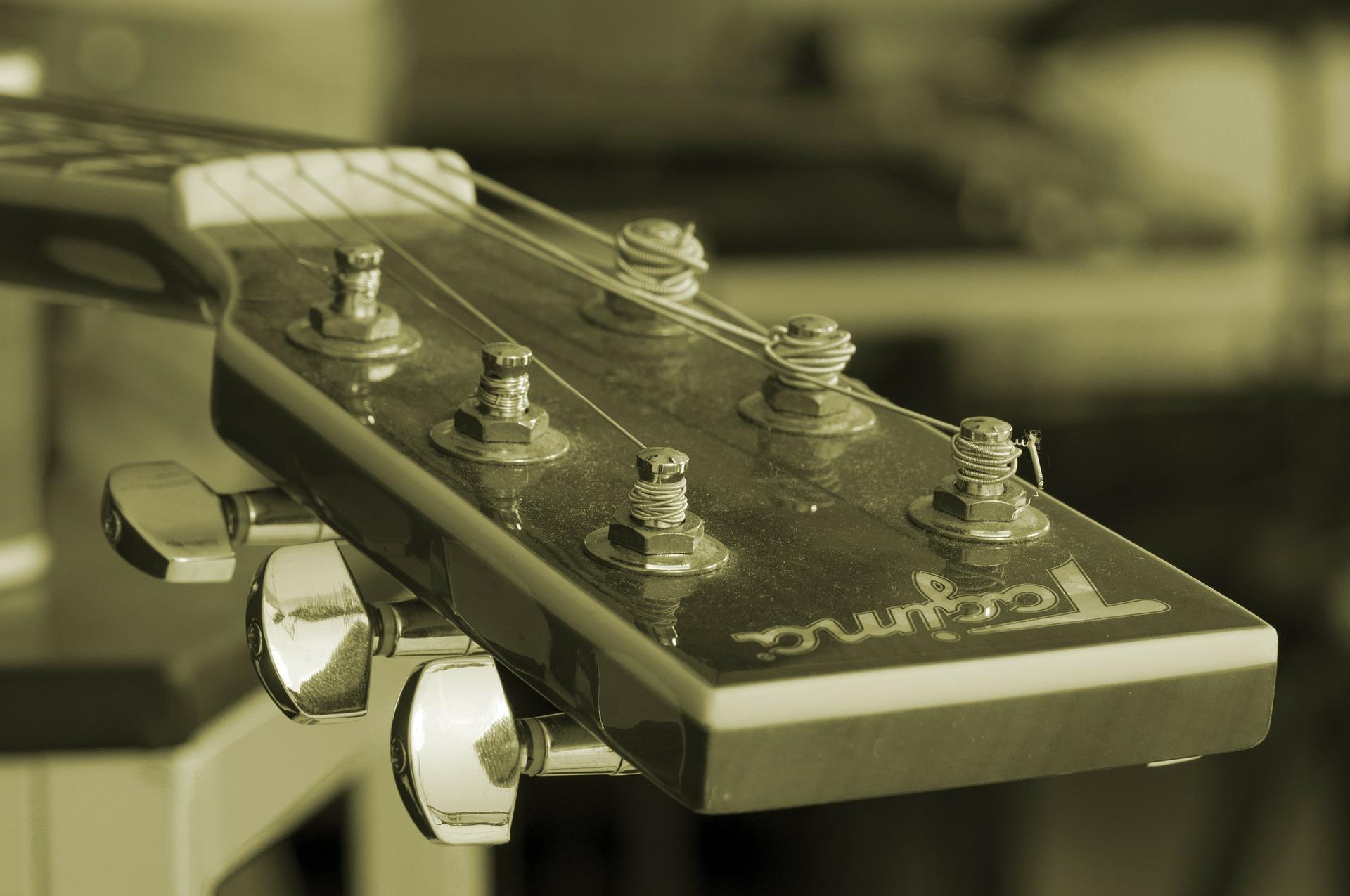 How do you tune a guitar?